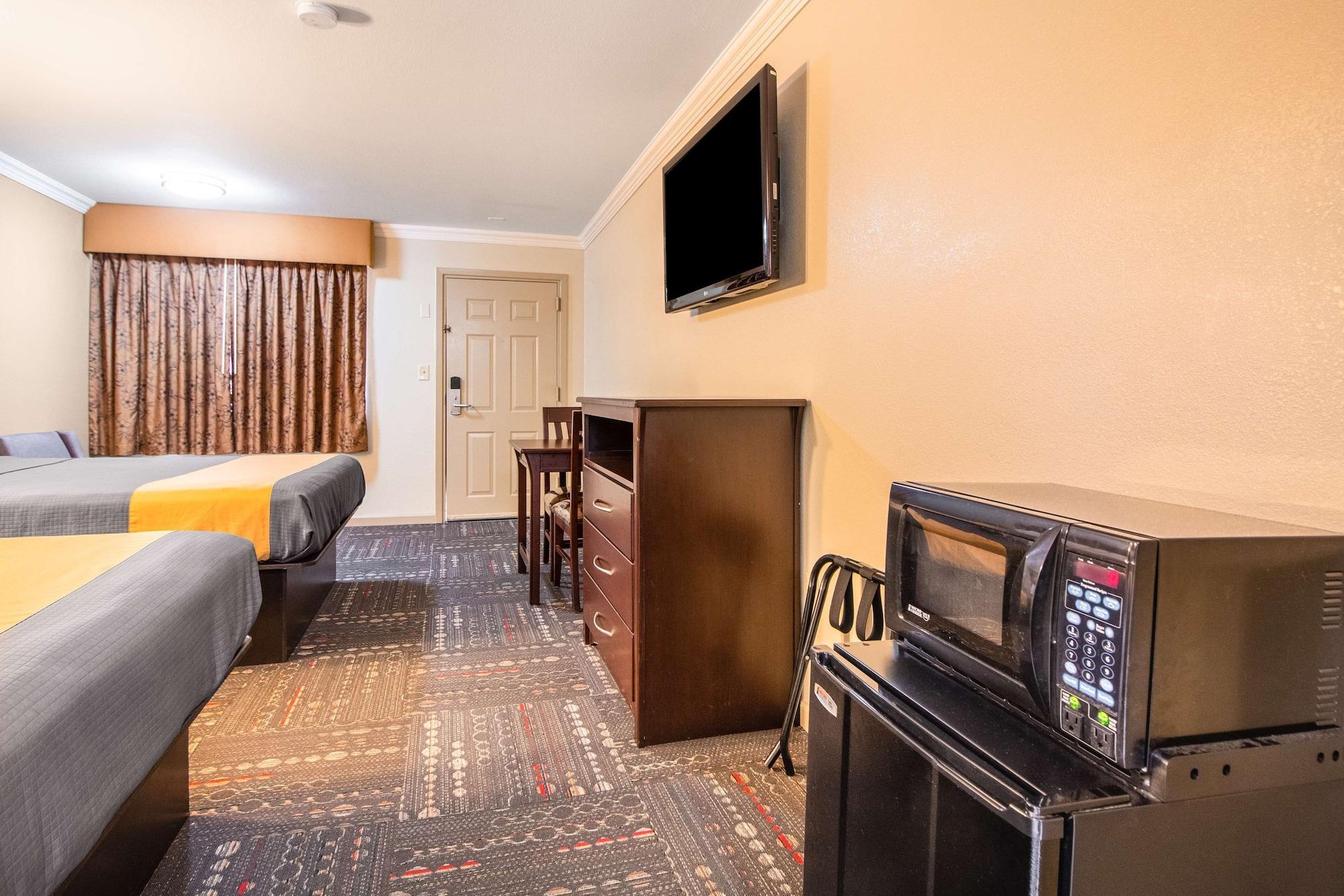 Americas Best Value Inn Houston Heights At I-45 Exterior foto