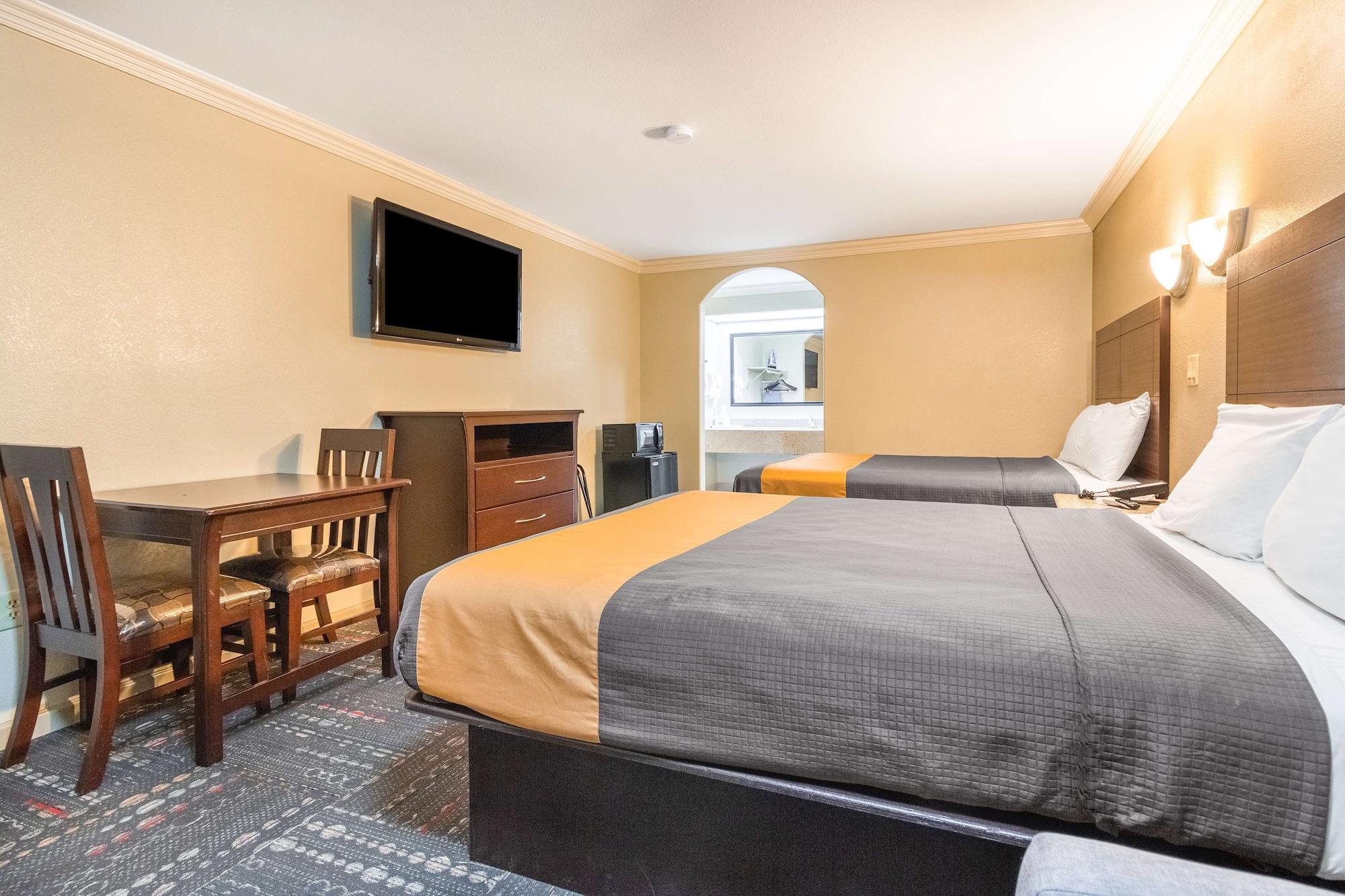 Americas Best Value Inn Houston Heights At I-45 Exterior foto