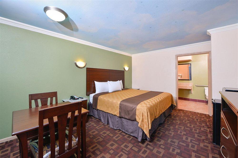 Americas Best Value Inn Houston Heights At I-45 Exterior foto