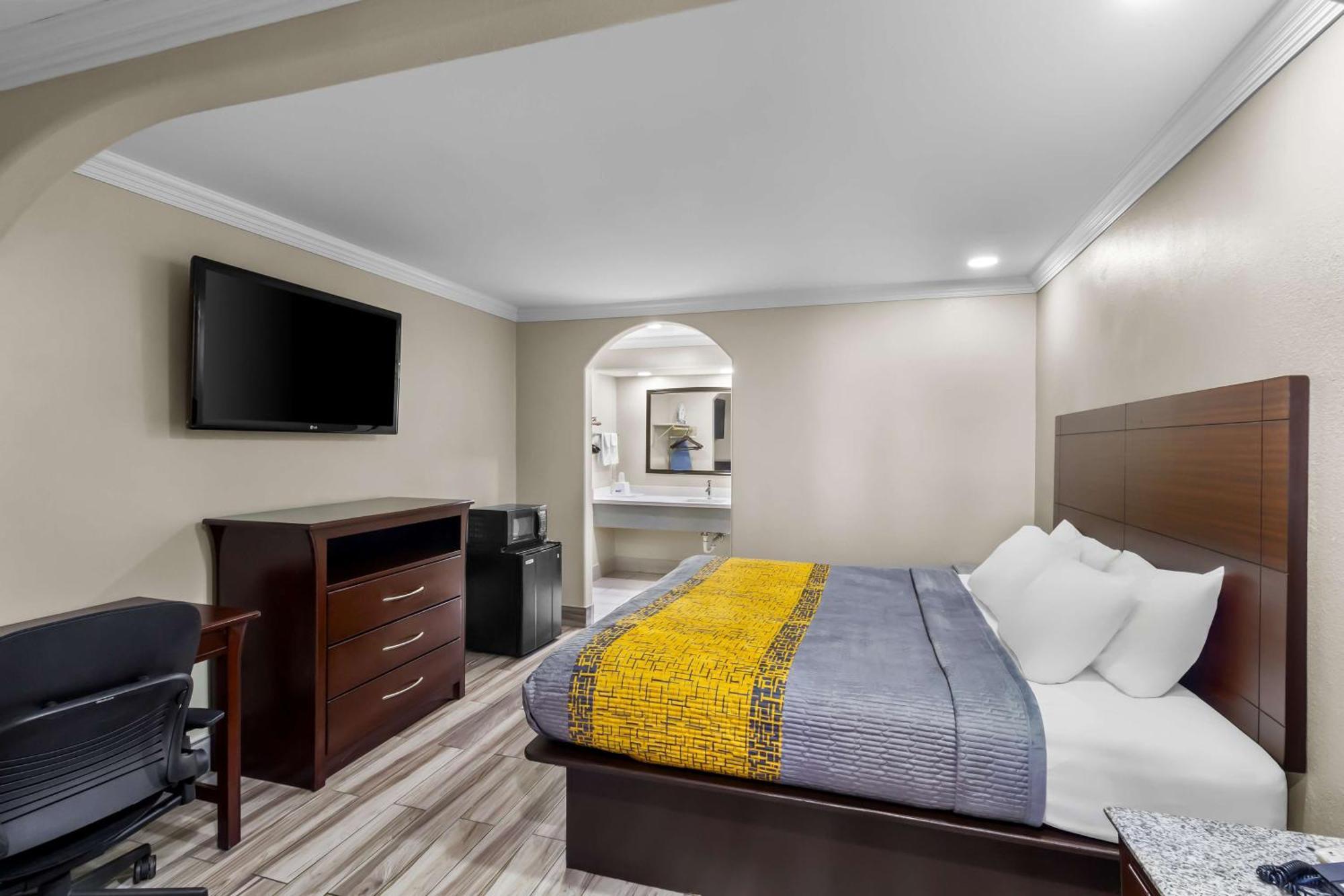 Americas Best Value Inn Houston Heights At I-45 Exterior foto
