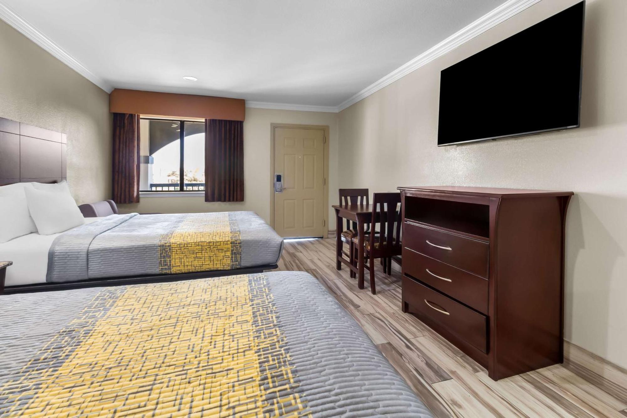 Americas Best Value Inn Houston Heights At I-45 Exterior foto
