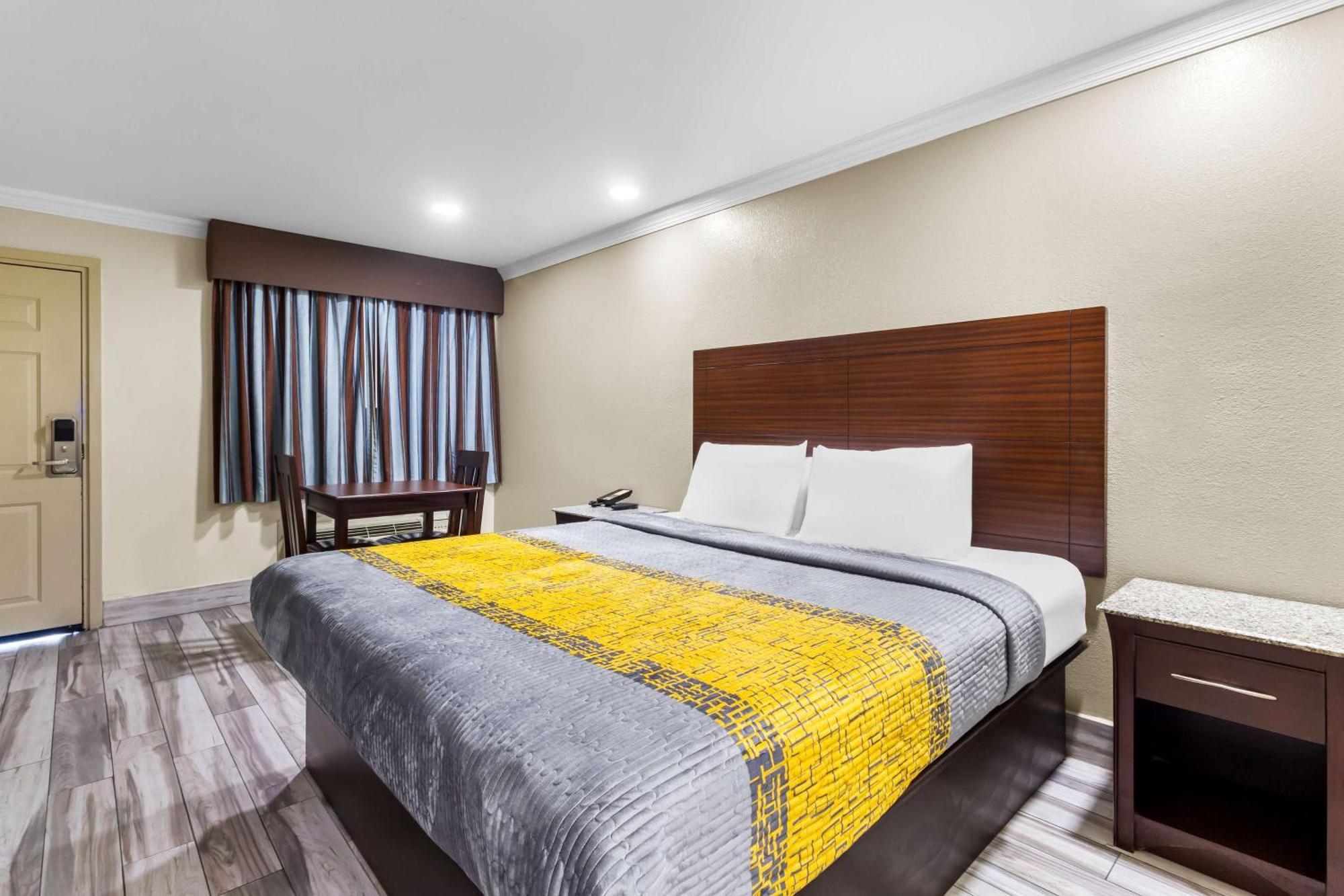 Americas Best Value Inn Houston Heights At I-45 Exterior foto